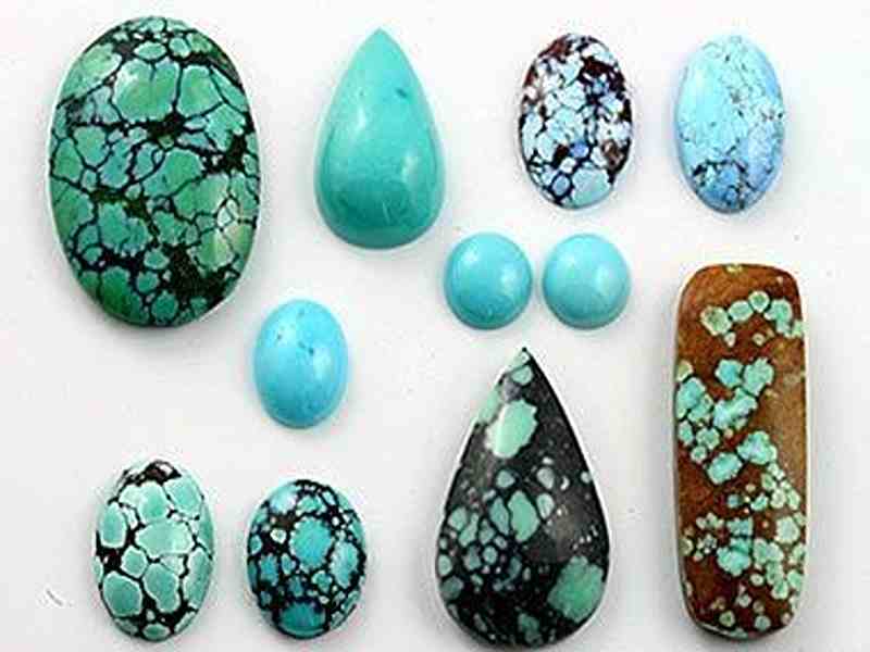 تصویر 1 از سنگ فیروزه گرد مناسب گردنبند با جلوه ای خاص و متفاوت